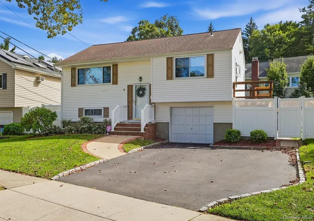 Photo 2 of Single family home for sale at 8 Ripley Dr, Huntington, NY 11768 | MLS# 1049151 | Listing updated on 2026-09-25