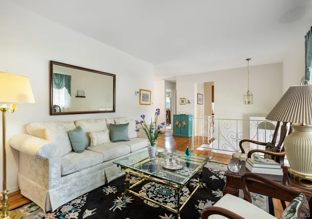 Photo 4 of Single family home for sale at 8 Ripley Dr, Huntington, NY 11768 | MLS# 1049151 | Listing updated on 2026-09-25
