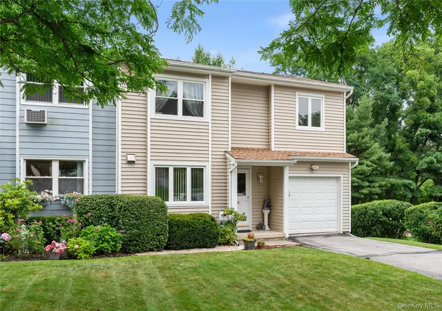 Photo 2 of Single family home for sale at 6 Hamlet Ct, Wappinger, NY 12590 | MLS# 1049169 | Listing updated on 2026-10-03