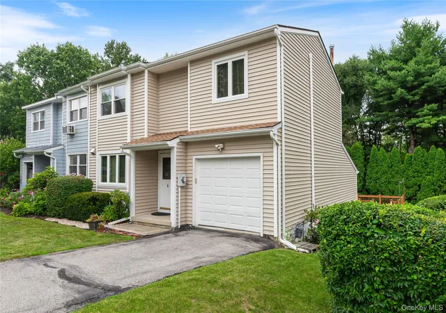 Photo 3 of Single family home for sale at 6 Hamlet Ct, Wappinger, NY 12590 | MLS# 1049169 | Listing updated on 2026-10-03