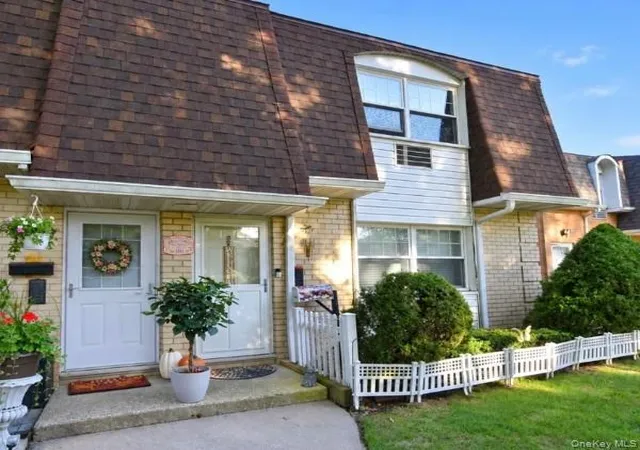 Photo 1 of Sale Pending at 10 Glen Holw Dr #C56, Brookhaven, NY 11742 | MLS# 1049174 | Listing updated on 2026-09-26