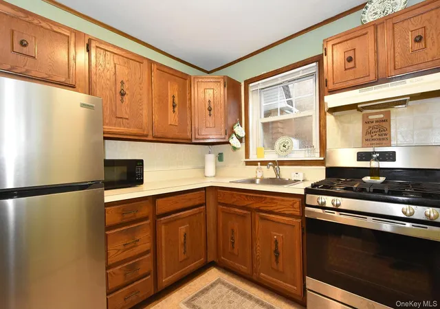 Photo 3 of Sale Pending at 10 Glen Holw Dr #C56, Brookhaven, NY 11742 | MLS# 1049174 | Listing updated on 2026-09-26