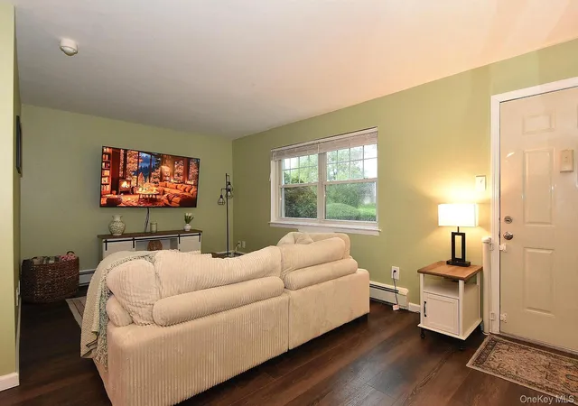 Photo 4 of Sale Pending at 10 Glen Holw Dr #C56, Brookhaven, NY 11742 | MLS# 1049174 | Listing updated on 2026-09-26