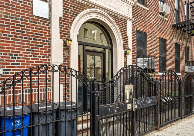 Photo 2 of Condo for sale at 101 Linden St #2F, New York, NY 11221 | MLS# 1049189 | Listing updated on 2026-09-13