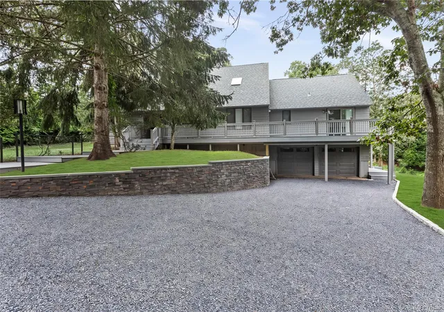 Photo 3 of Single family home for sale at 422 Montauk Hwy, Southampton, NY 11968 | MLS# 1049213 | Listing updated on 2026-10-07