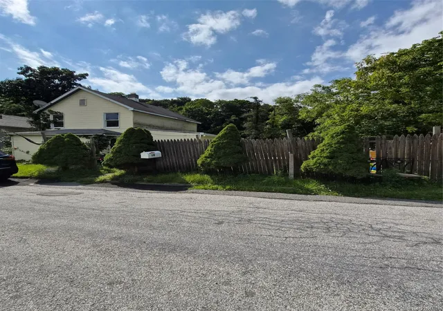 Single family home for sale at 10 Cedar St, Hyde Park, NY 12580 | MLS# 1049221