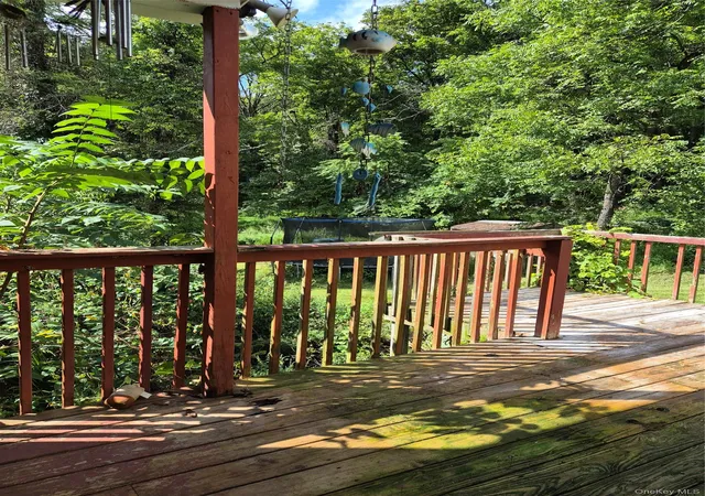 Photo 2 of Single family home for sale at 10 Cedar St, Hyde Park, NY 12580 | MLS# 1049221 | Listing updated on 2026-09-13