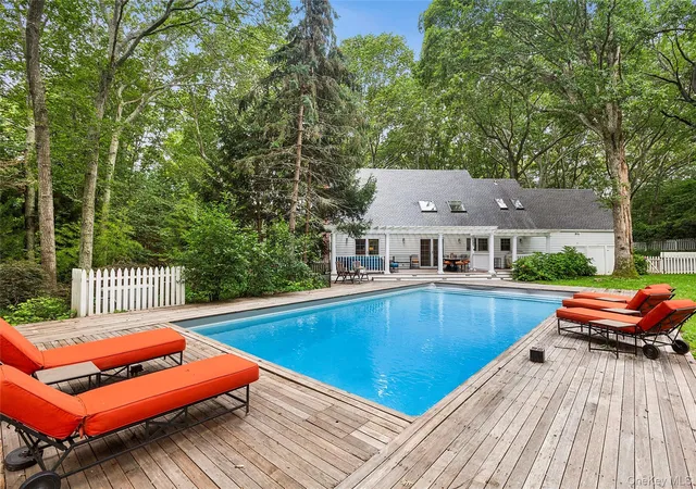 Photo 2 of Single family home for sale at 16 Stock Farm Ln, Southampton, NY 11963 | MLS# 1049226 | Listing updated on 2026-09-18