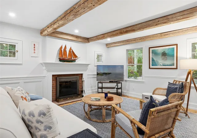 Photo 3 of Single family home for sale at 16 Stock Farm Ln, Southampton, NY 11963 | MLS# 1049226 | Listing updated on 2026-09-18