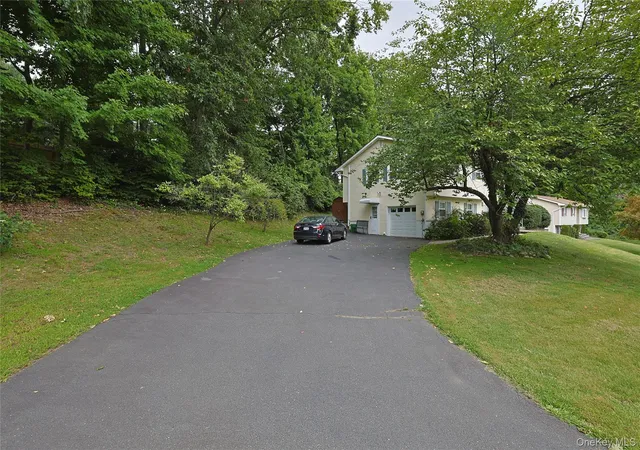 Photo 34 of Single family home for sale at 60 Gerardine Pl, Clarkstown, NY 10956 | MLS# 1049227 | Listing updated on 2026-09-12