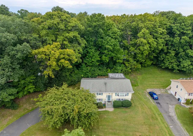 Photo 3 of Single family home for sale at 60 Gerardine Pl, Clarkstown, NY 10956 | MLS# 1049227 | Listing updated on 2026-09-12
