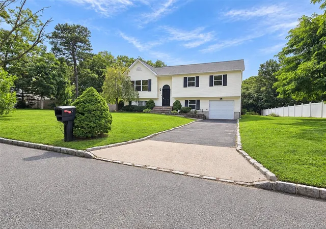 Photo 1 of Single family home for sale at 6 Gordal Ln, Brookhaven, NY 11727 | MLS# 1049249 | Listing updated on 2026-09-13