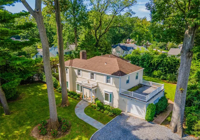Single family home for sale at 30 Old Fld Ln, North Hempstead, NY 11020 | MLS# 1049250