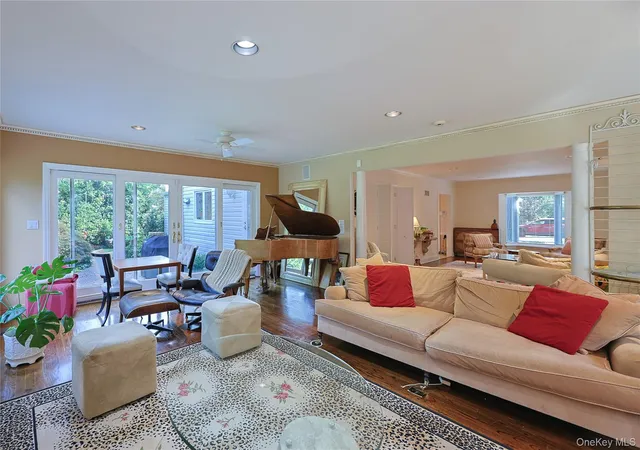 Photo 2 of Single family home for sale at 30 Old Fld Ln, North Hempstead, NY 11020 | MLS# 1049250 | Listing updated on 2026-10-09