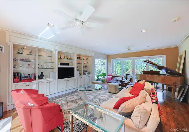 Photo 3 of Single family home for sale at 30 Old Fld Ln, North Hempstead, NY 11020 | MLS# 1049250 | Listing updated on 2026-10-09