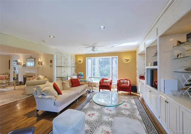 Photo 4 of Single family home for sale at 30 Old Fld Ln, North Hempstead, NY 11020 | MLS# 1049250 | Listing updated on 2026-10-09