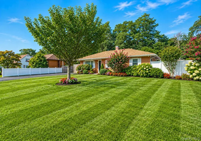 Photo 3 of Single family home for sale at 542 Agamemnon Ave, Brookhaven, NY 11713 | MLS# 1049252 | Listing updated on 2026-10-03