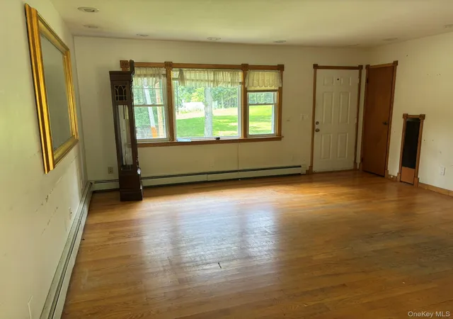 Photo 3 of Single family home for sale at 219 Shafter St, Islip, NY 11749 | MLS# 1049259 | Listing updated on 2026-09-23