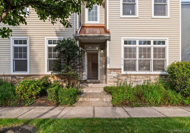 Photo 2 of Sale Pending at 238 Harbor View Dr #238, North Hempstead, NY 11050 | MLS# 1049287 | Listing updated on 2026-09-27