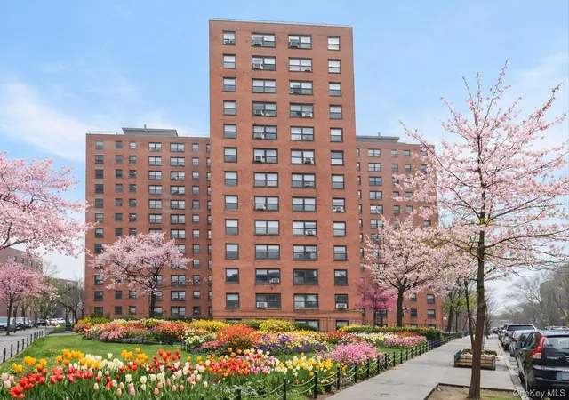Photo 2 of Condo for sale at 99 32 66 Road #5W, New York, NY 11374 | MLS# 1049292 | Listing updated on 2026-09-13
