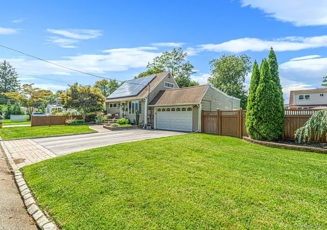 Photo 3 of Sale Pending at 204 W 3rd Street, Babylon, NY 11729 | MLS# 1049293 | Listing updated on 2026-10-08