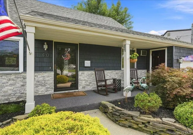 Photo 2 of Single family home for sale at 40 Greenwood Dr, Babylon, NY 11703 | MLS# 1049310 | Listing updated on 2026-09-24