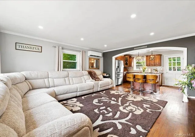 Photo 3 of Single family home for sale at 40 Greenwood Dr, Babylon, NY 11703 | MLS# 1049310 | Listing updated on 2026-09-24