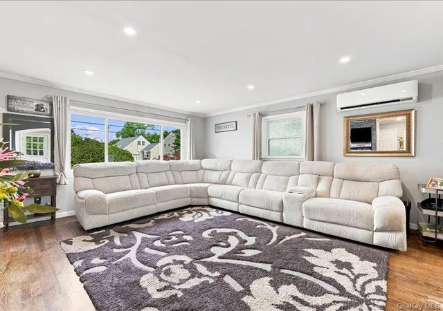 Photo 4 of Single family home for sale at 40 Greenwood Dr, Babylon, NY 11703 | MLS# 1049310 | Listing updated on 2026-09-24