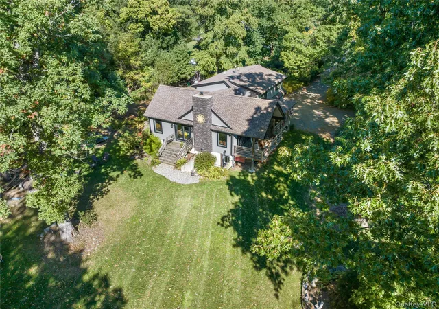 Photo 3 of Single family home for sale at 283 New Hempstead Rd, Clarkstown, NY 10956 | MLS# 1049311 | Listing updated on 2026-10-12