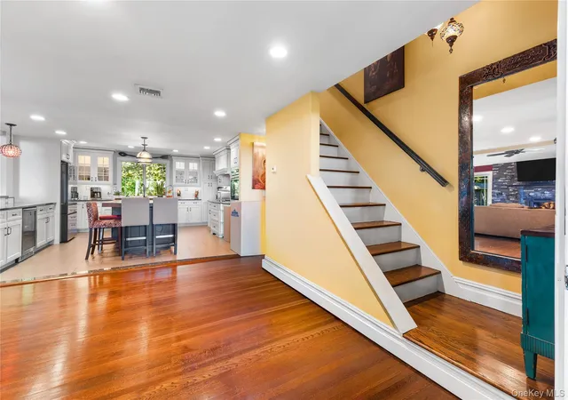 Photo 3 of Single family home for sale at 283 New Hempstead Rd, Clarkstown, NY 10956 | MLS# 1049311 | Listing updated on 2026-10-12