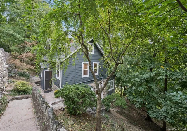 Photo 1 of Single family home for sale at 21 Cliff St, Greenburgh, NY 10706 | MLS# 1049314 | Listing updated on 2026-10-04