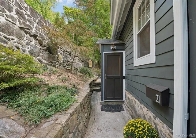 Photo 3 of Single family home for sale at 21 Cliff St, Greenburgh, NY 10706 | MLS# 1049314 | Listing updated on 2026-10-04