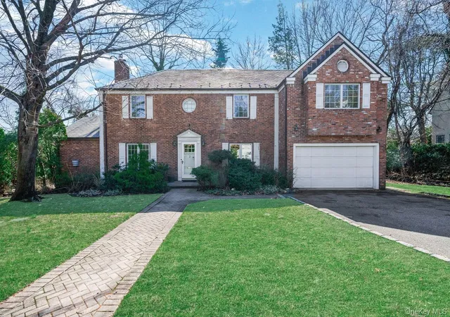Photo 2 of Single family home for sale at 2 Amherst Rd E, North Hempstead, NY 11021 | MLS# 1049343 | Listing updated on 2026-10-04