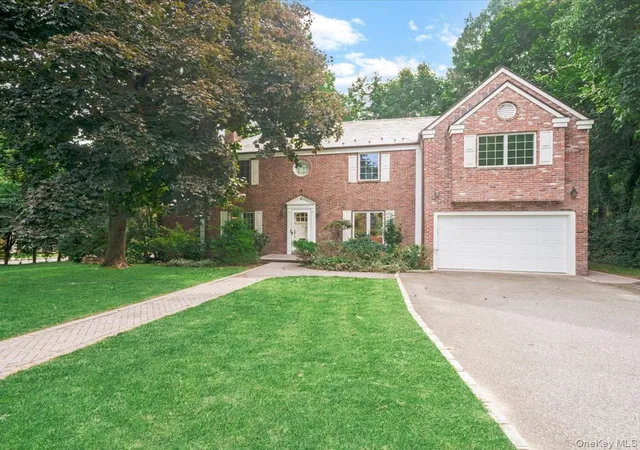 Photo 3 of Single family home for sale at 2 Amherst Rd E, North Hempstead, NY 11021 | MLS# 1049343 | Listing updated on 2026-10-04