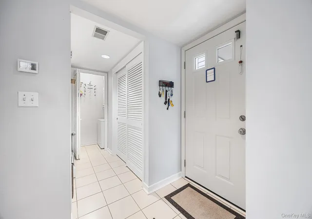 Photo 3 of Single family home for sale at 5 03 Brooke Clb Dr, Ossining, NY 10562 | MLS# 1049345 | Listing updated on 2026-09-30