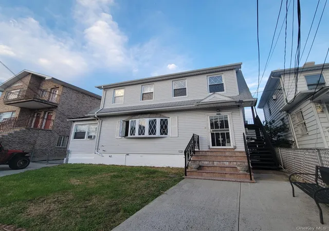 Photo 4 of House for sale at 248 Graff Ave, New York, NY 10465 | MLS# 1049350 | Listing updated on 2026-09-25