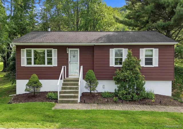 Photo 1 of Single family home for sale at 431 Newport Brg Rd, Warwick (town), NY 10969 | MLS# 1049369 | Listing updated on 2026-10-01