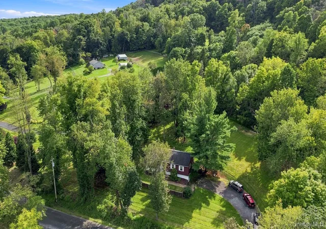 Photo 3 of Single family home for sale at 431 Newport Brg Rd, Warwick (town), NY 10969 | MLS# 1049369 | Listing updated on 2026-10-01