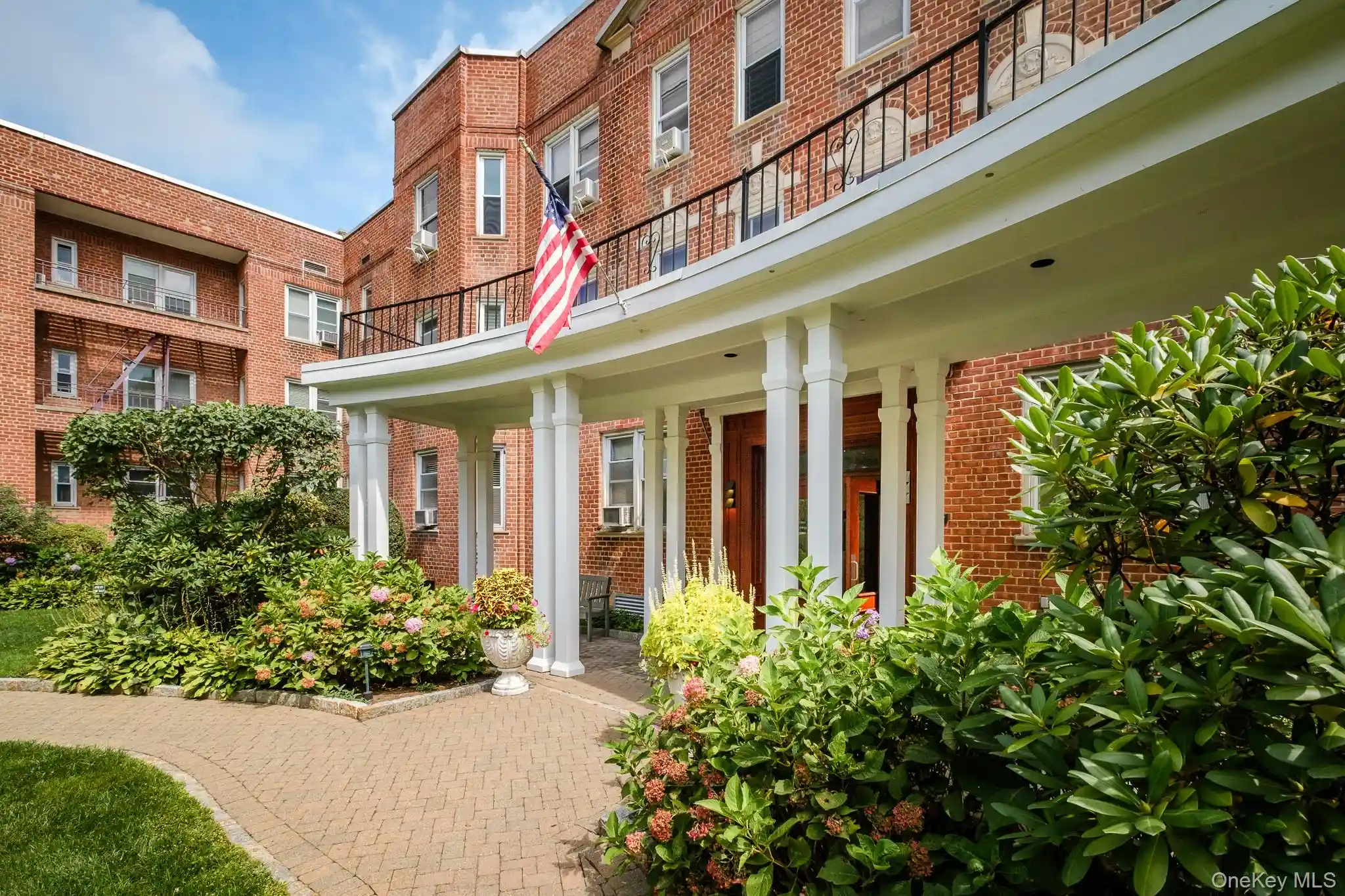 Listing Photo 2 - Condo for sale in 2 Overlook Rd located at 2 Overlook Rd, White Plains, NY 10605 - Unit #2A3