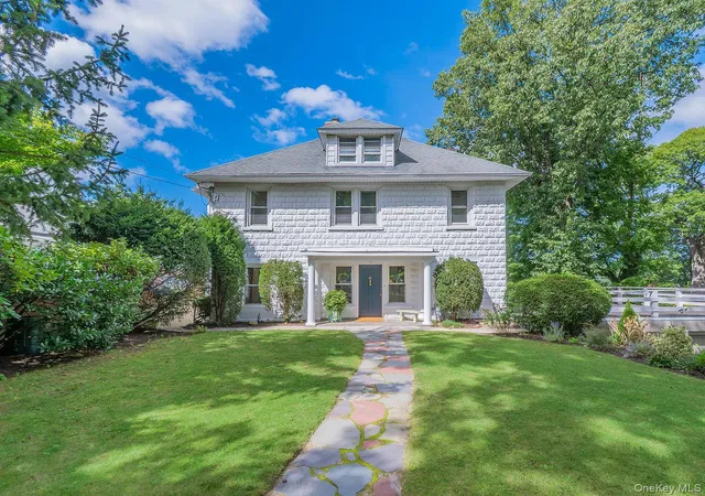 Photo 1 of Single family home for sale at 40 Prospect Ave, Oyster Bay, NY 11579 | MLS# 1049376 | Listing updated on 2026-10-02