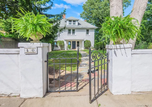 Photo 3 of Single family home for sale at 40 Prospect Ave, Oyster Bay, NY 11579 | MLS# 1049376 | Listing updated on 2026-10-02