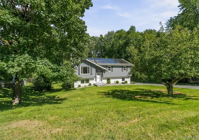 Photo 3 of Single family home for sale at 13 Slate Hl Dr, Poughkeepsie, NY 12603 | MLS# 1049378 | Listing updated on 2026-09-27