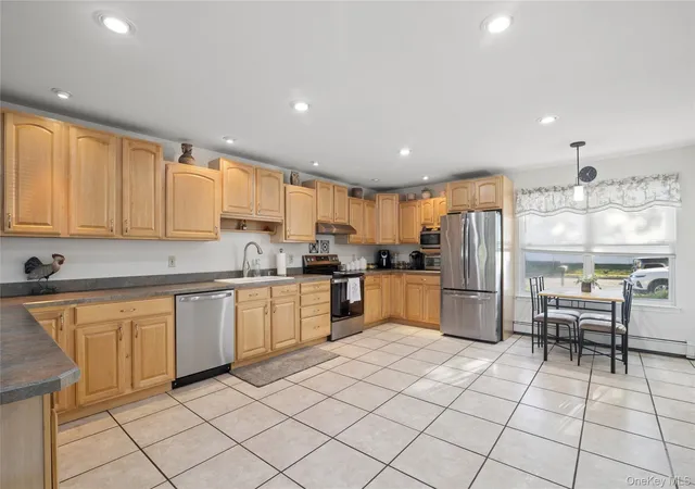 Photo 3 of Single family home for sale at 7 Springmeadow Dr, Islip, NY 11741 | MLS# 1049413 | Listing updated on 2026-09-20