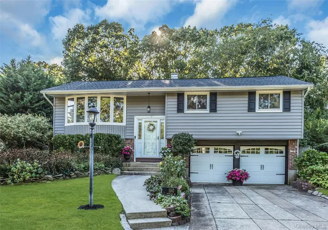 Photo 2 of Single family home for sale at 160 Overlook Dr, Islip, NY 11730 | MLS# 1049430 | Listing updated on 2026-10-06