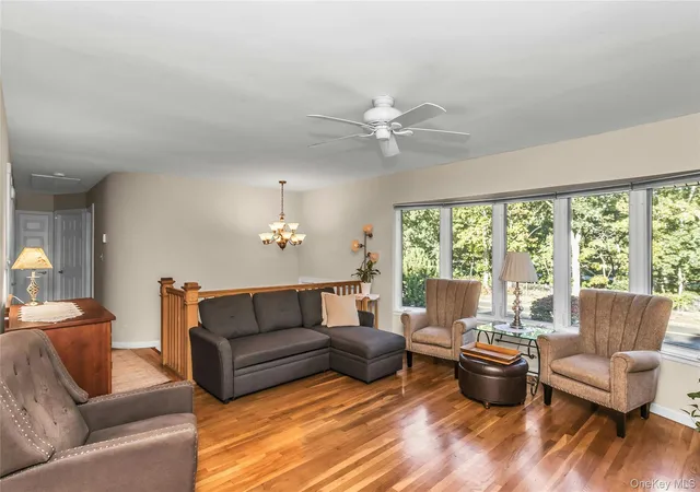 Photo 4 of Single family home for sale at 160 Overlook Dr, Islip, NY 11730 | MLS# 1049430 | Listing updated on 2026-10-06