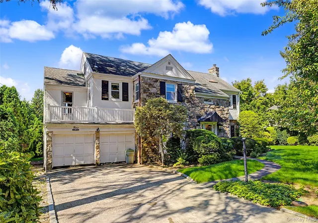 Photo 1 of Single family home for sale at 9 Old Pond Rd, North Hempstead, NY 11023 | MLS# 1049432 | Listing updated on 2026-09-12