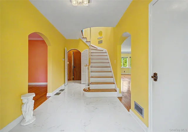 Photo 2 of Single family home for sale at 9 Old Pond Rd, North Hempstead, NY 11023 | MLS# 1049432 | Listing updated on 2026-09-12