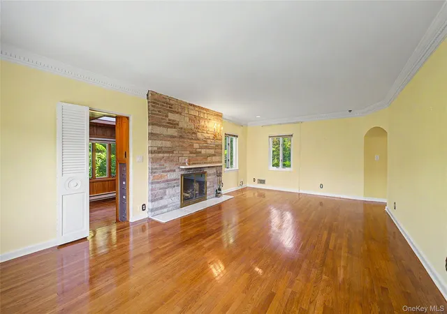 Photo 4 of Single family home for sale at 9 Old Pond Rd, North Hempstead, NY 11023 | MLS# 1049432 | Listing updated on 2026-09-12