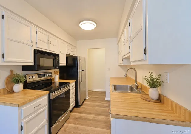 Photo 2 of Condo for sale at 8 Foxwood Dr #8, Mount Pleasant, NY 10570 | MLS# 1049438 | Listing updated on 2026-09-12