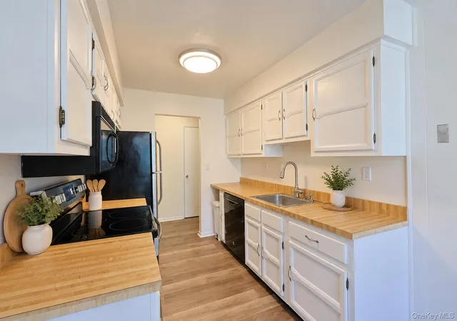 Photo 4 of Condo for sale at 8 Foxwood Dr #8, Mount Pleasant, NY 10570 | MLS# 1049438 | Listing updated on 2026-09-12